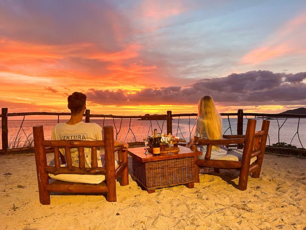Hành trình Đảo Riêng với Bữa Trưa Picnic Sang Trọng