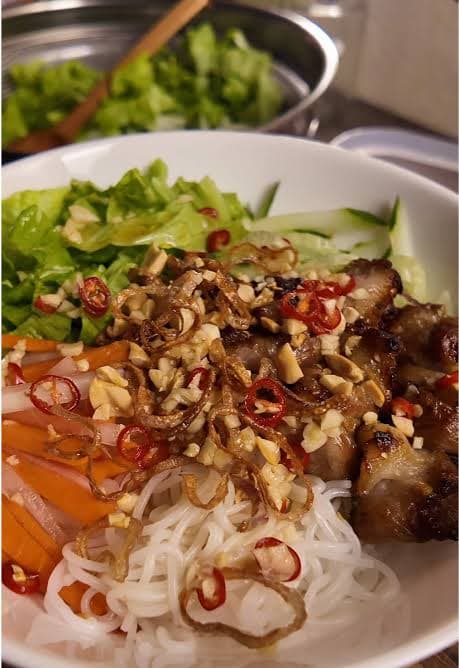 Thấm vị Đà Nẵng trong từng sợi bún trộn