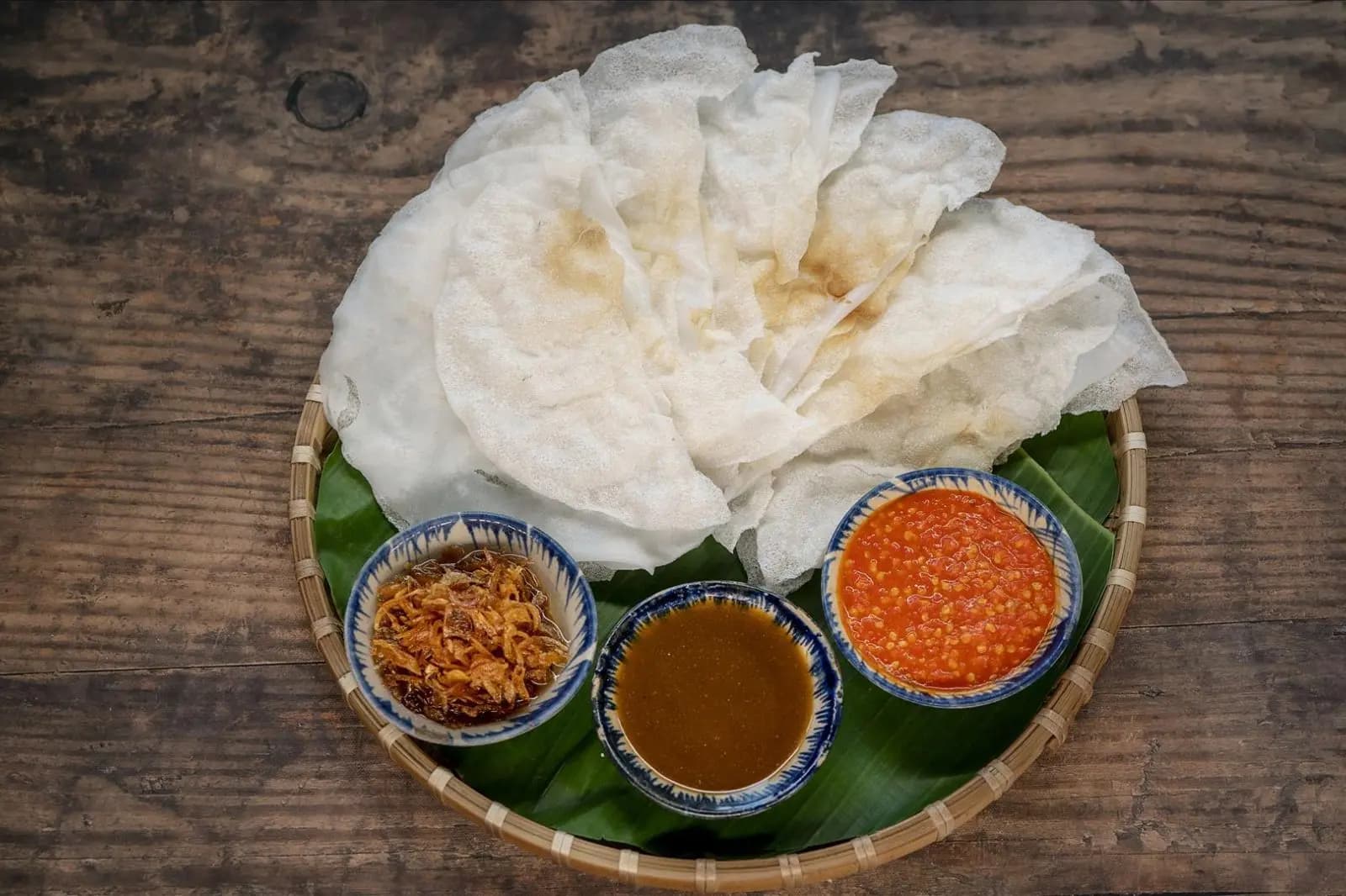 Mỳ lá, bánh tráng đập bình dân